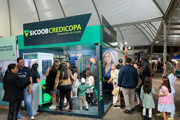 Sicoob Credicopa inova mais uma vez na Fenapraça e atrai grande fila; veja ao vivo