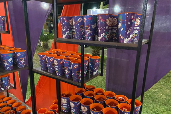 Estande do Unipam com brindes e jogos mostra que nem só de cachaça vivem os universitários; veja ao vivo