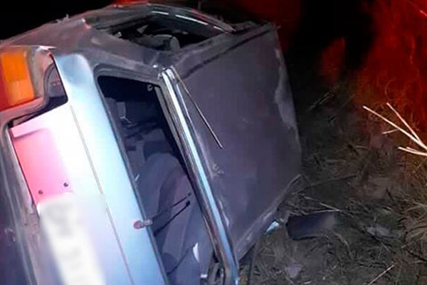 Motorista fica ferido ao perder o controle da direção e capotar o veículo na MGC 354