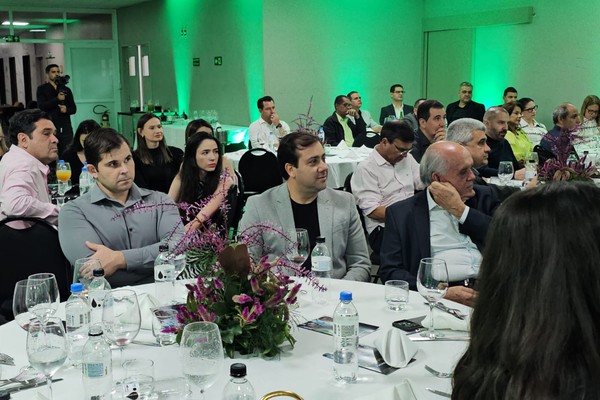 Diretores e cooperados celebram fusão da Credigerais com a Credicopa; veja o que muda