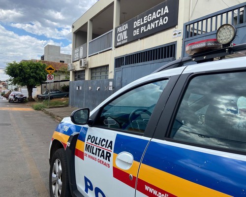 Vítima de violência doméstica volta a ser ameaçada quando procurava proteção da polícia