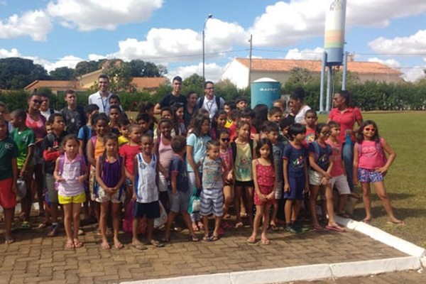 Alunos do Projeto Viva Cristavo de Patos de Minas participam de Colônia de Férias 