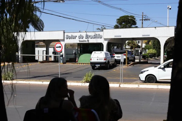 Bolsonaro tem 24h para explicar fala de Eduardo sobre acesso a vídeo