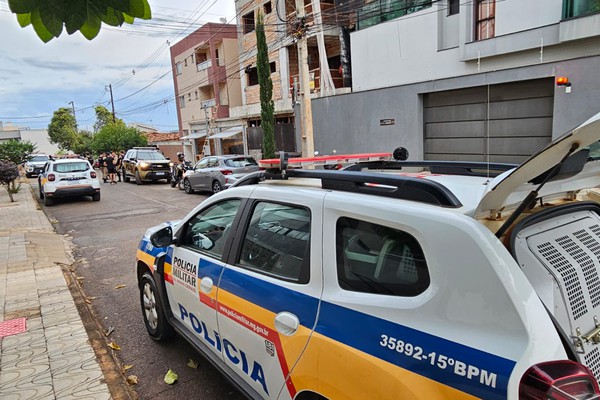 Operação da PM termina com suspeito morto, dois presos e cinco armas apreendidas em Patos de Minas