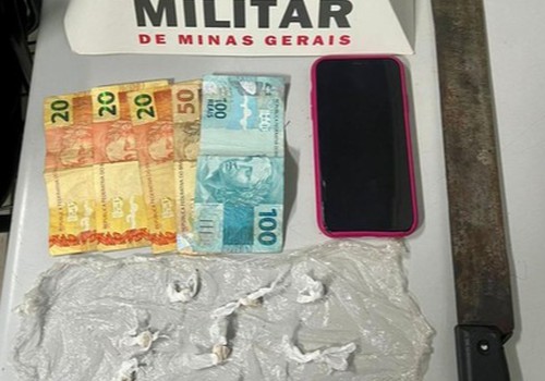 Jovem é preso por tráfico de drogas em casa com câmeras de monitoramento e sistema de alarme