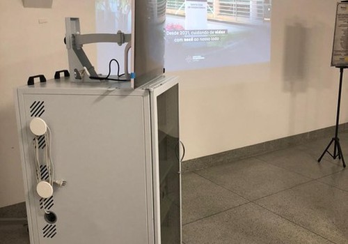 Rotary Club de Lagoa Formosa doa torre de videolaparoscopia à Santa Casa de Patos de Minas