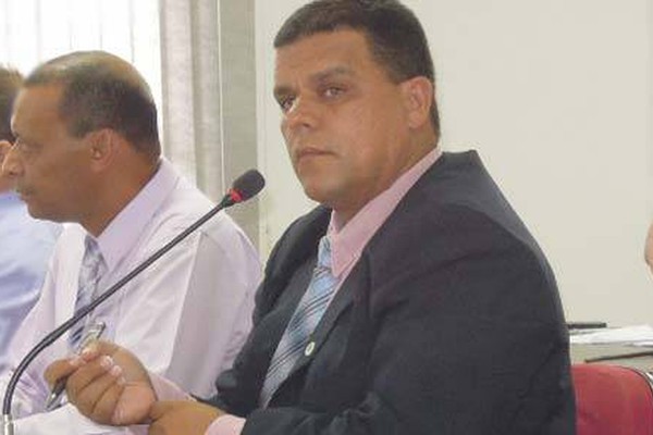 Lindomar Tavares inscreve chapa na última hora e eleição na Câmara promete