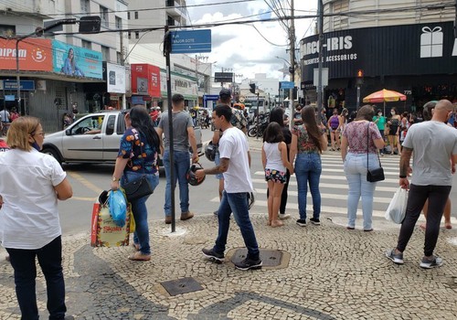 Abertura do comércio ainda é incerta durante o feriado em Patos de Minas; saiba o que abre e o que fecha