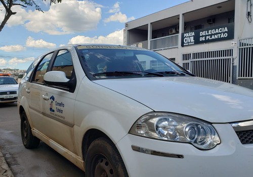 Mãe é detida por agredir a filha de 11 anos após descobrir namorado em rede social