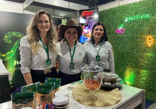 Empresa leva castanhas, picolés e pastas nutritivas para a Fenamilho; veja ao vivo