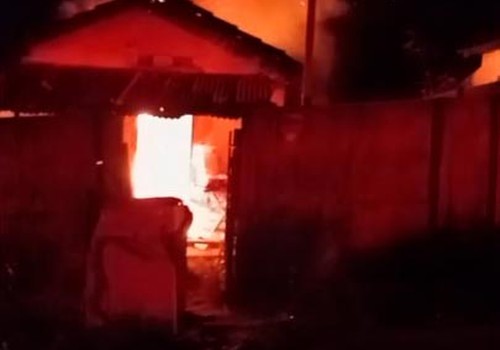 Residência em Presidente Olegário é consumida por incêndio; ninguém se feriu