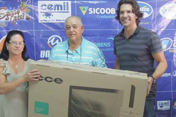 CDL começa a entregar os prêmios sorteados na Campanha “Sonho de Natal”