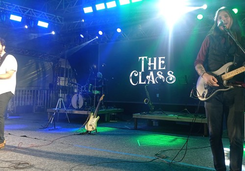 The Class canta o sucesso de Elvis Presley "Suspicious mind" na Fenapraça; veja ao vivo