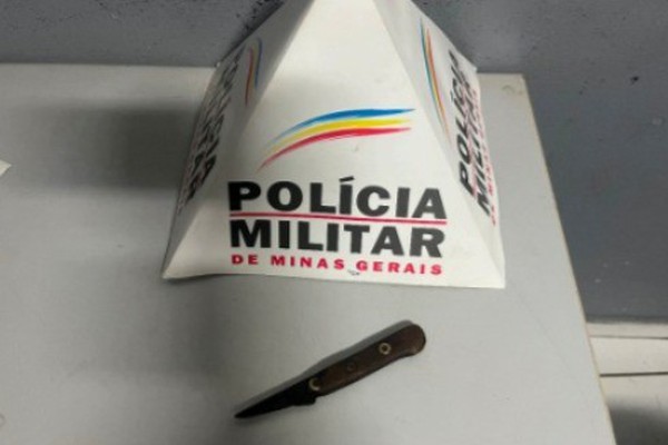 Ao ser advertido sobre mendicância, homem ameaça com faca diretor da Rodoviária e acaba preso