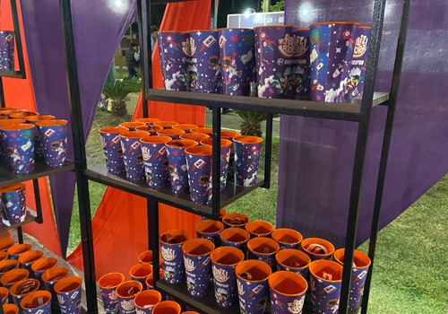 Estande do Unipam com brindes e jogos mostra que nem só de cachaça vivem os universitários; veja ao vivo
