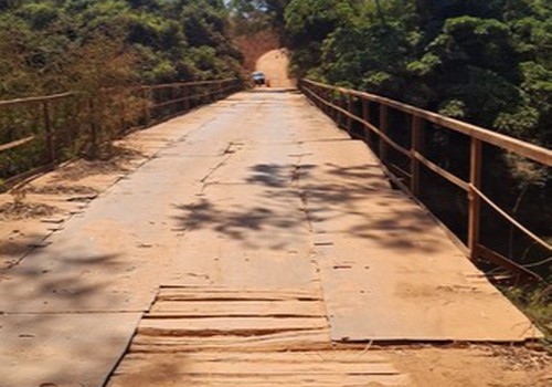 Moradores ficam ilhados com interdição de ponte sobre o Rio Paranaíba e cobram providências