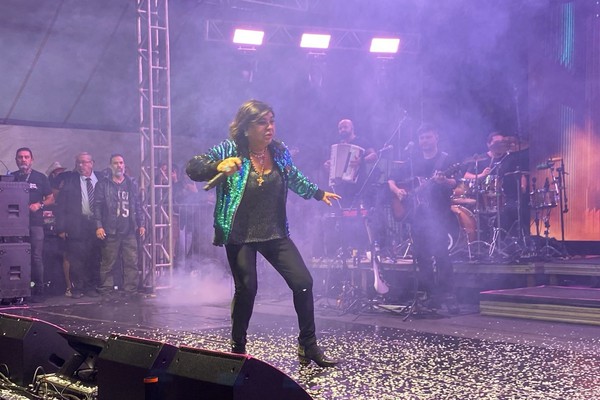 Roberta Miranda apresenta seus maiores sucessos na Fenapraça 2026; veja como foi