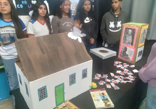 Com muita criatividade, alunos apresentam mostra cultural sobre clássicos da literatura nacional, em Patos de Minas