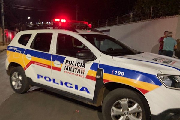 Filho é preso em flagrante por invadir casa da mãe e descumprir medida protetiva em Patos de Minas