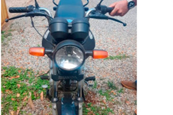 Senhor fica ferido após acidente e é socorrido pelo próprio motorista que também assume danos na moto