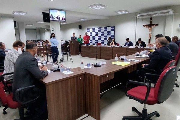 Justiça expede liminar suspendendo o reajuste dos salários dos vereadores de Patos de Minas