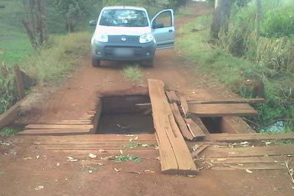 Ponte em condições precárias põe em risco a vida de moradores da zona rural