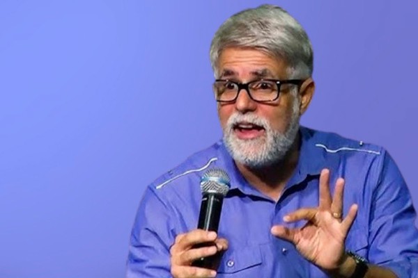 Pastor Cláudio Duarte apresenta palestra inédita “Decida Ser Feliz” em Patos de Minas
