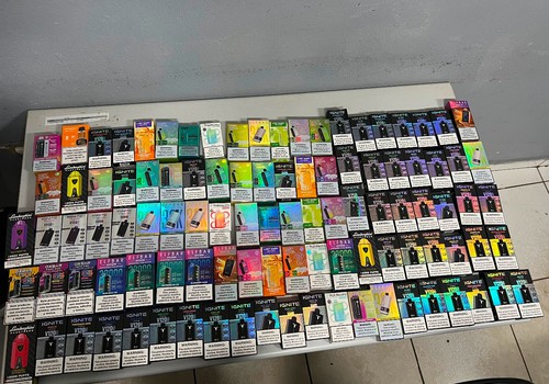 Jovem 18 anos é preso com mais de 100 cigarros eletrônicos e papelotes de cocaína, em Patos de Minas