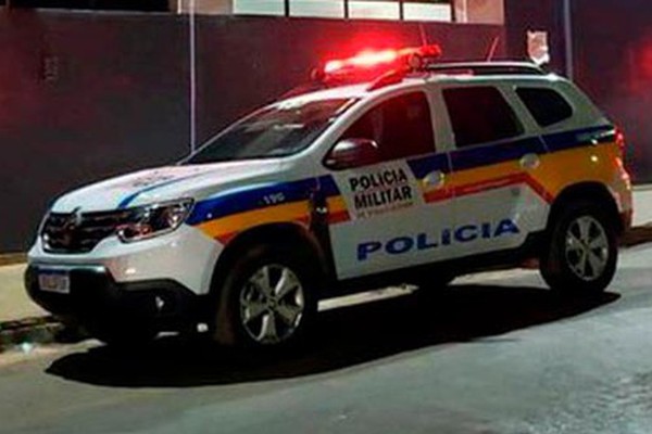 Homem se debruça sobre passageira e lhe passa as mãos em ônibus interestadual