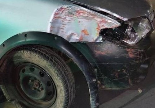 Motorista é preso após bater em poste na avenida Fátima Porto, em Patos de Minas