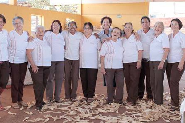 Marias Artesãs representam a riqueza do artesanato local em Festival de Folclore
