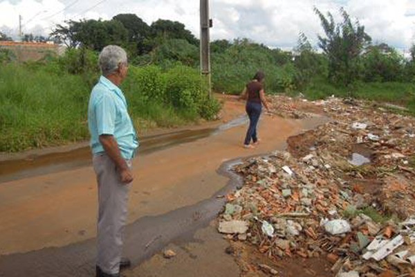 Moradores do Residencial Monjolo correm o risco de perderem o caminho de casa