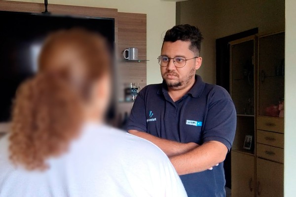 Minha mãe ficou molhada até a cabeça e não tinha um lençol naquela UPA; relata paciente