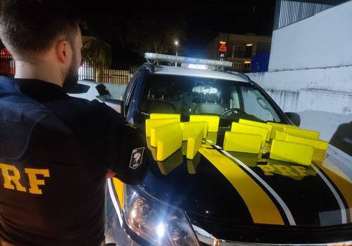 PRF desmonta console de veículo e encontra carga de cocaína de mais de R$ 1 milhão na BR 365