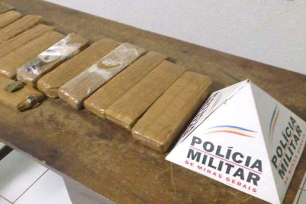 PM de Carmo do Paranaíba prende seis com 12kg de maconha oriunda de Patos de Minas