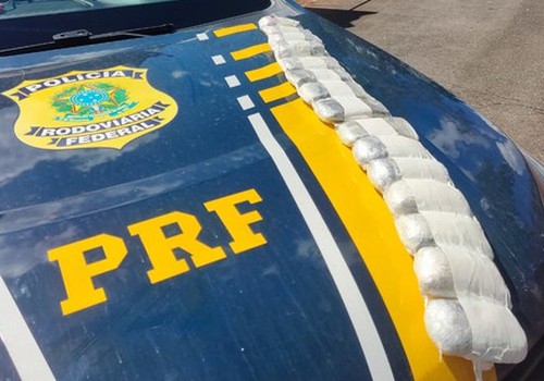 PRF prende mulher que transportava haxixe em cinta para amarrar droga ao corpo na BR 365