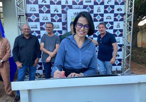 Prefeita assina ordem de serviço para ampliação da Unidade de Saúde do bairro Alvorada em Patos de Minas