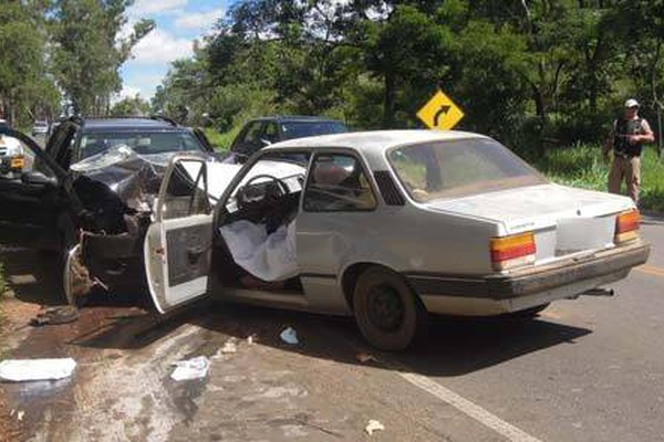 Cinco pessoas ficam feridas e motorista morre em grave acidente na MGC 354