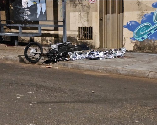 Dois homens são assassinados e mulher é atingida por bala perdida no Jardim Esperança