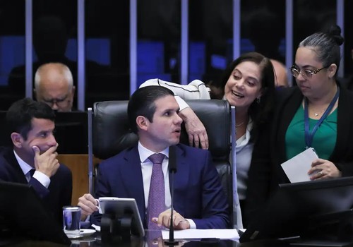Câmara aprova urgência para isenção do IR de quem ganha até R$ 5 mil