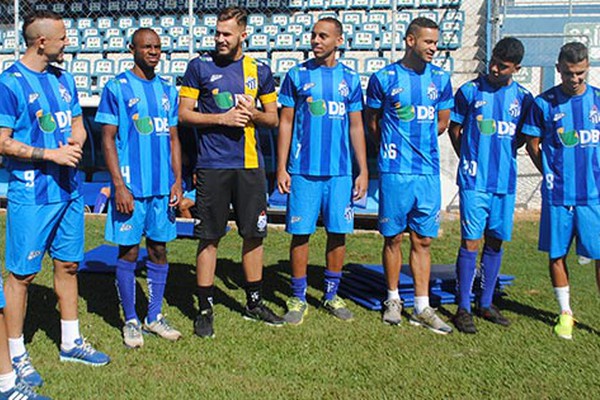 Diretoria da URT apresenta jogadores e comissão técnica para a série D do campeonato brasileiro