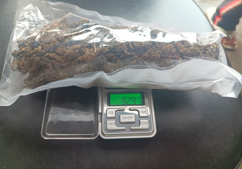 Homem é preso no momento em que recebia encomenda de maconha pelos correios