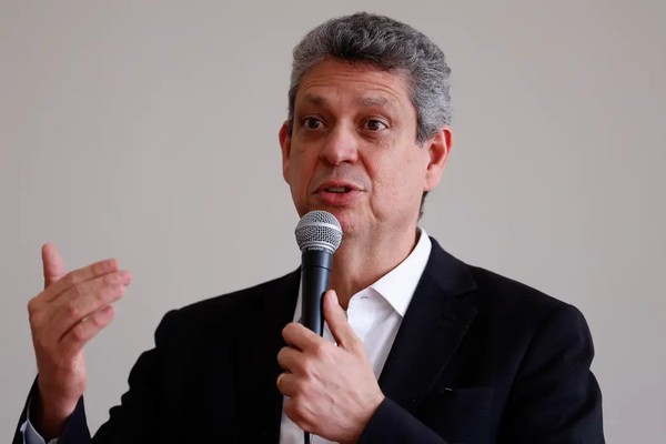 Governo defende justiça tributária e não alta de imposto, diz ministro