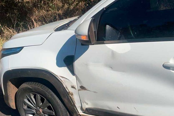 Ultrapassagem proibida causa acidente com 3 automóveis na MG 410