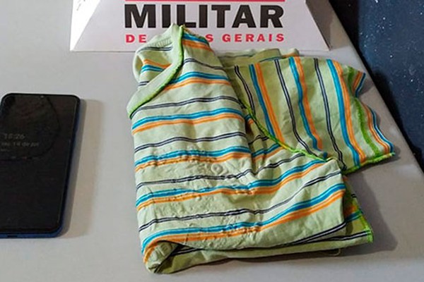 Homem furta celular, se esconde em baixo da cama e acaba preso em Patos de Minas