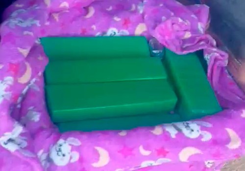Passageira de ônibus é presa com mala cheia de maconha e cocaína na MG 230