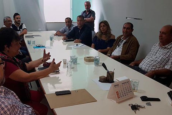 Insatisfeitos com atendimento do Executivo, vereadores se reúnem com o prefeito José Eustáquio