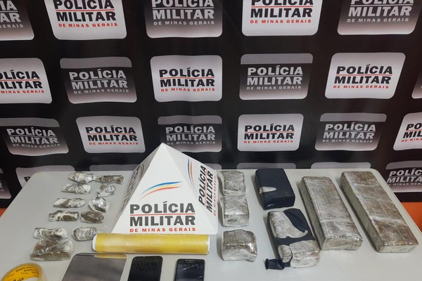 Jovem é flagrado em atitude suspeita e acaba preso com drogas e materiais ligados ao tráfico em Coromandel