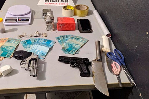 PM apreende drogas, arma de fogo, réplica e um jovem acaba preso em Patos de Minas