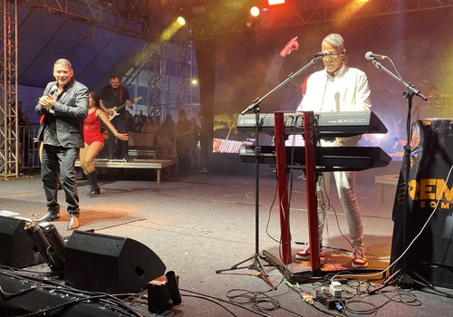 Trio Remelexo coloca público para dançar com o clássico “Andorinhas”; veja ao vivo